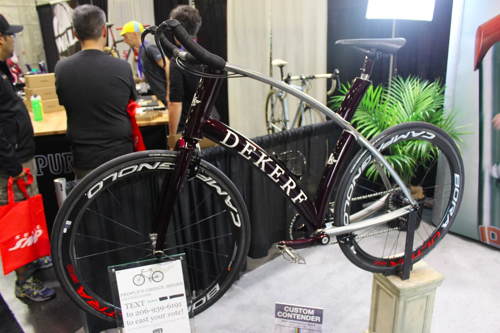 A wider look at the Dekerf bike