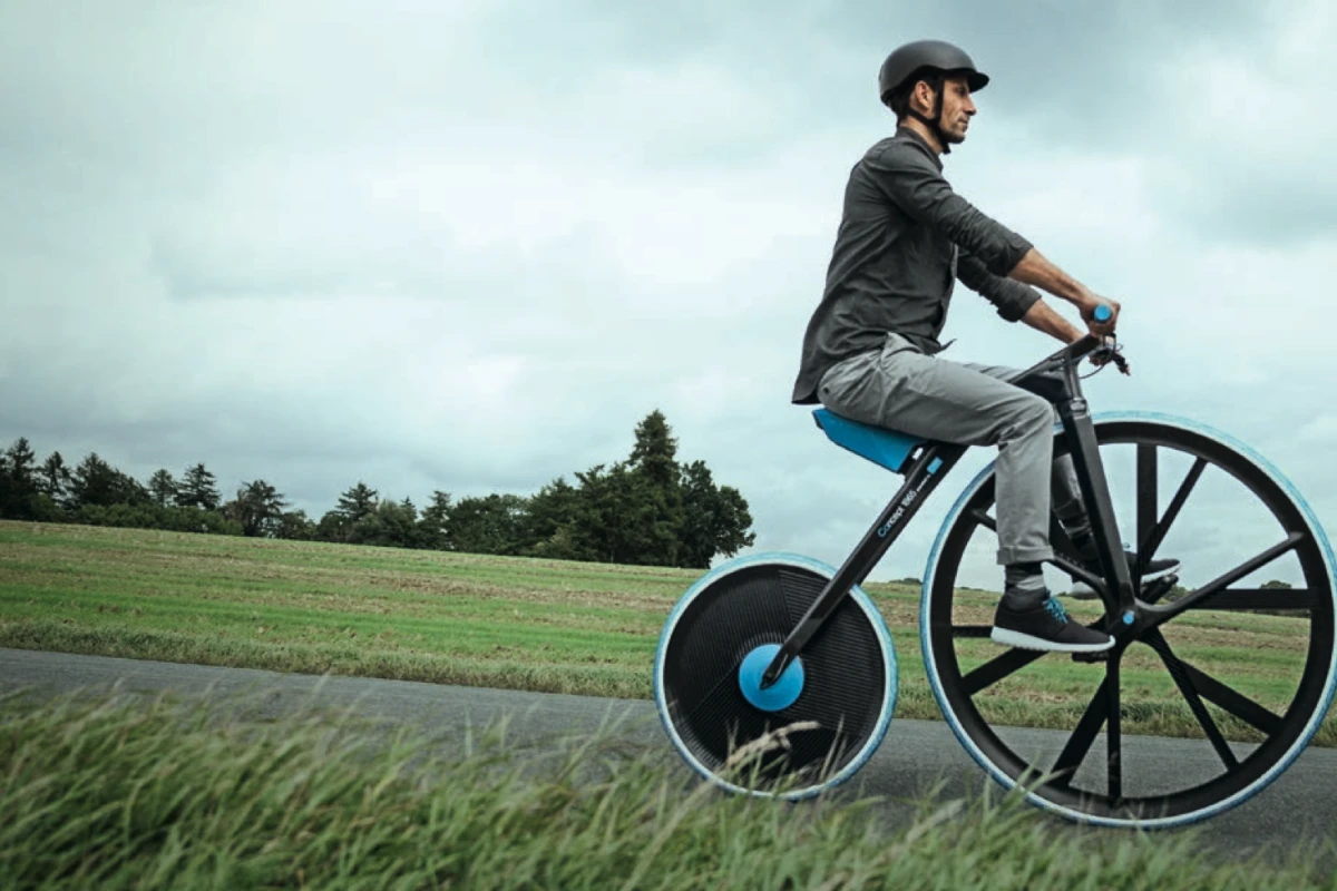 The Concept 1865 uses a 39-inch front wheel and 24-inch rear wheel
