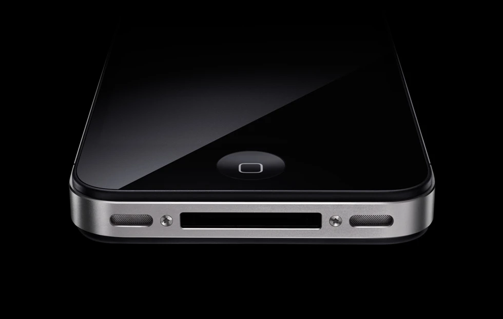 A recently-discovered 2009 patent application has many people accusing Apple of lying, when it stated that iPhones are not logging their users' locations