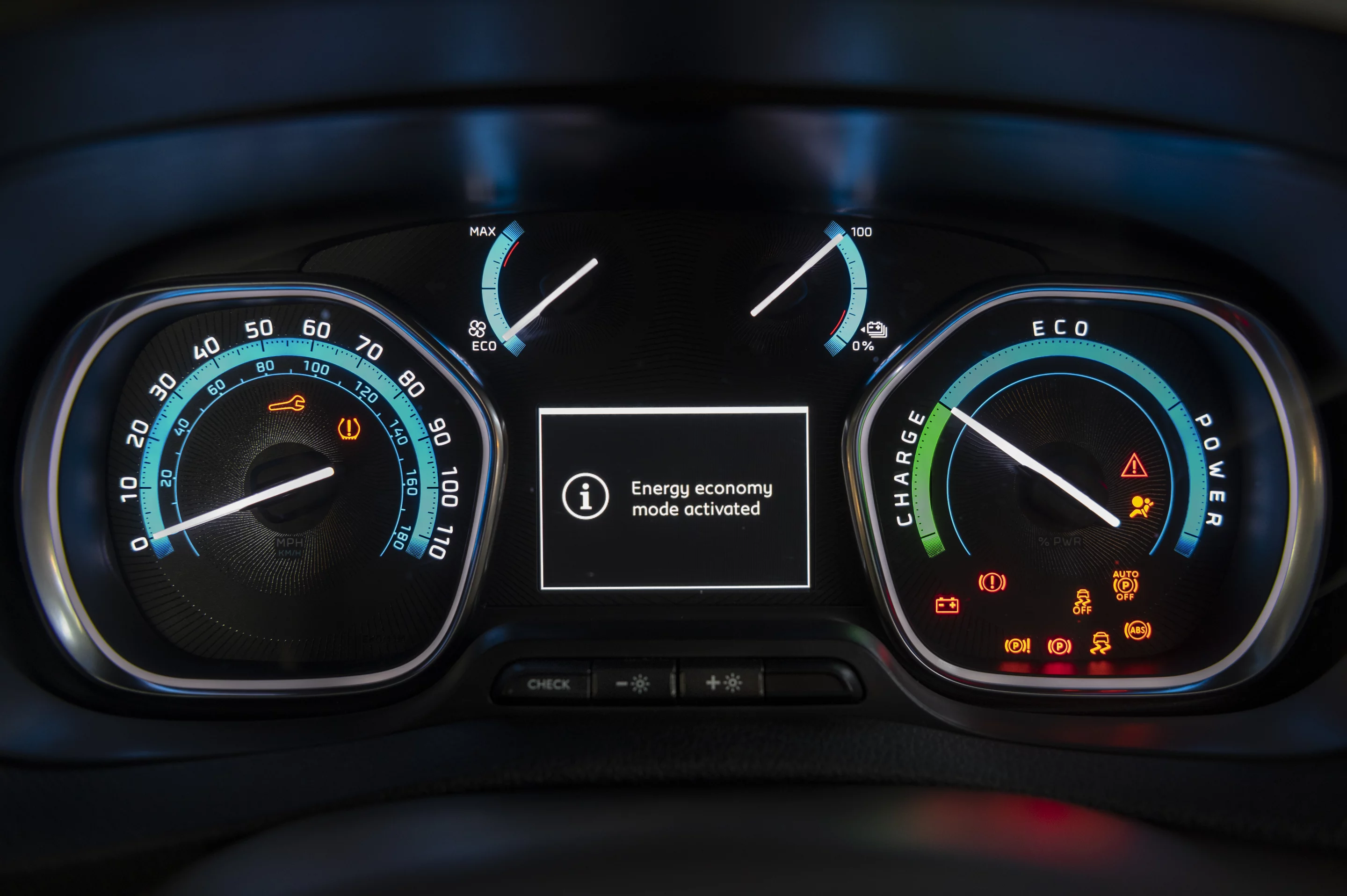 Toyota Proace Electric instruments
