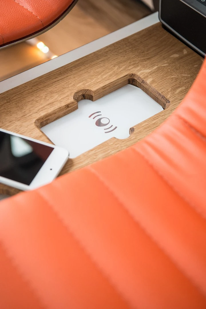 Wireless smartphone charging