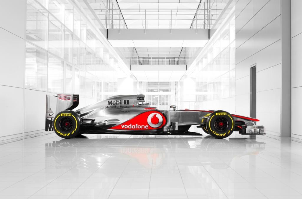 The 2012 MP4-27 ran a 2.4 liter Mercedes-Benz naturally aspirated V8, developing 750 hp to the rear wheels via a McLaren 7-speed seamless sequential gearbox
