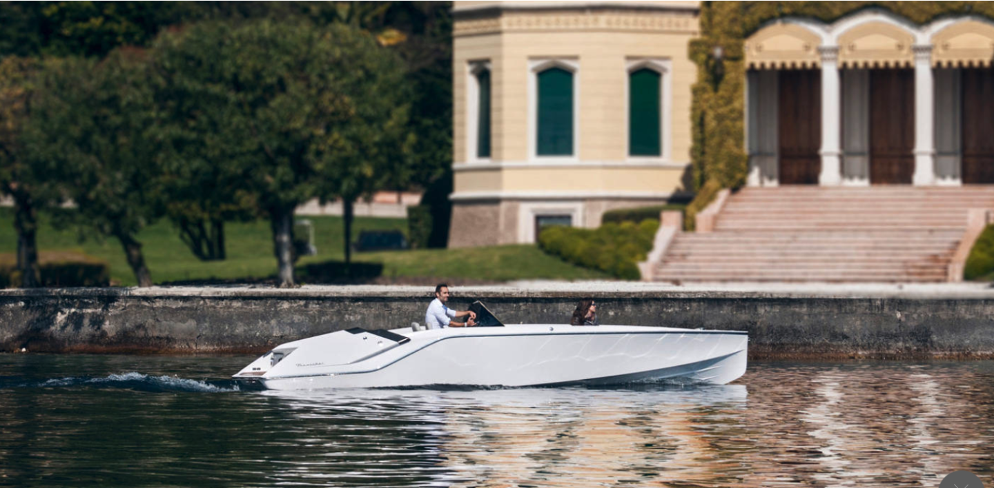 The 7.47-meter 740 Mirage Air was designed by studio KISKA, Thomas Gerzer, and hydrodynamic expert Harry Miesbauer, and the parallels with an automotive GT (Grand Tourer) supercar are more than just visual