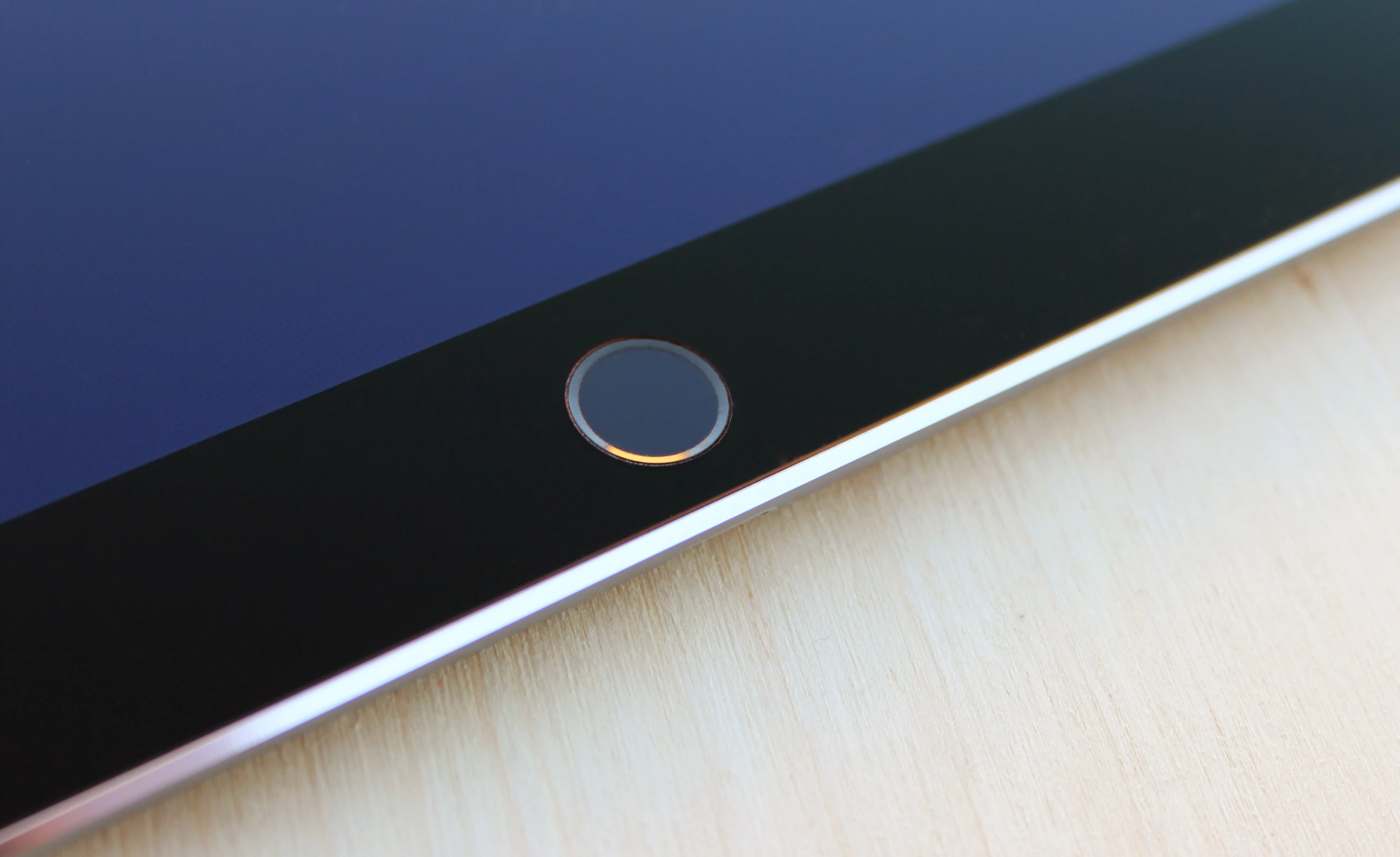 Touch ID on the iPad Air 2 (Photo: Will Shanklin/Gizmag.com)
