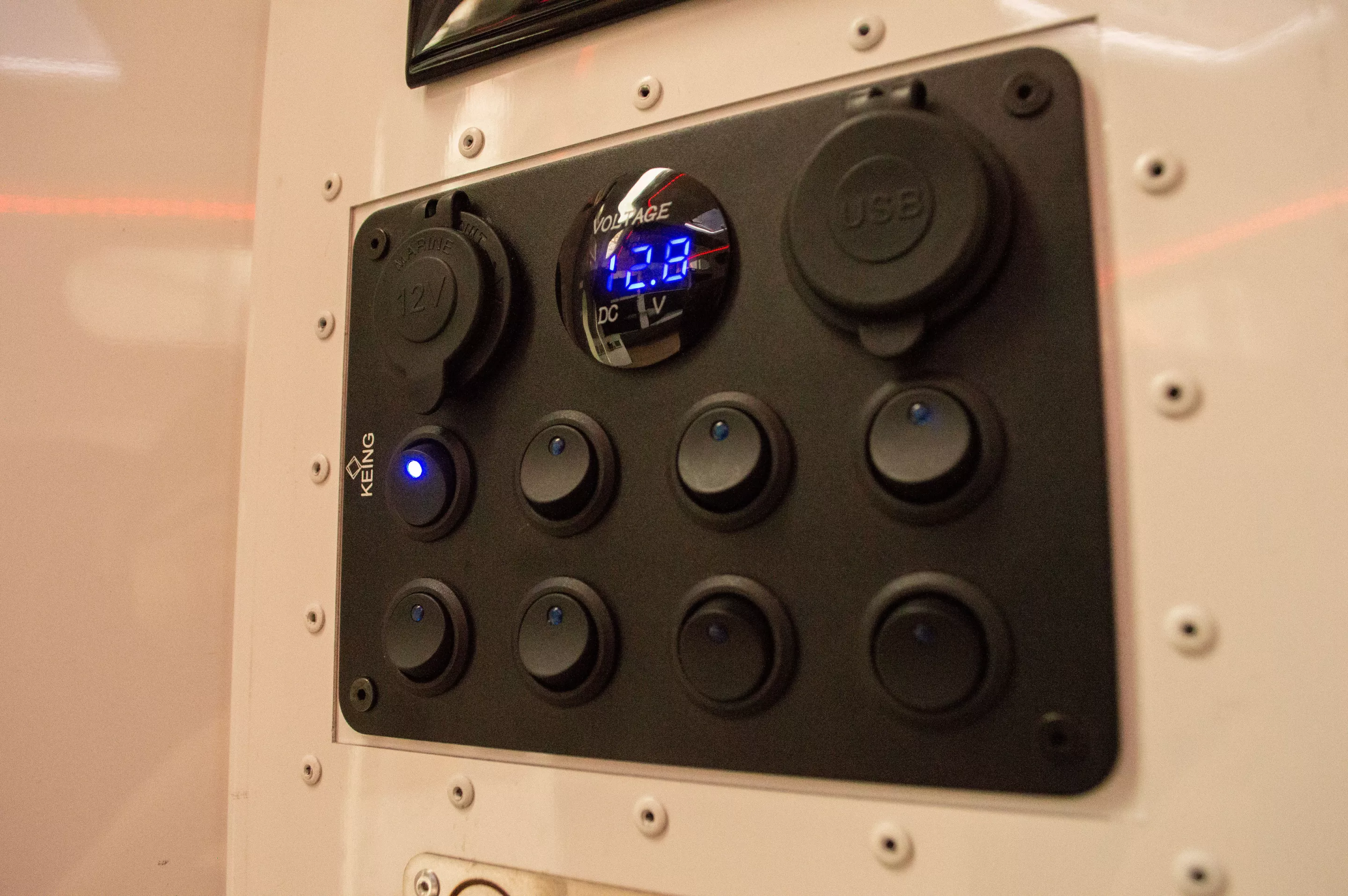 Mammoth ELE off-road trailer controls