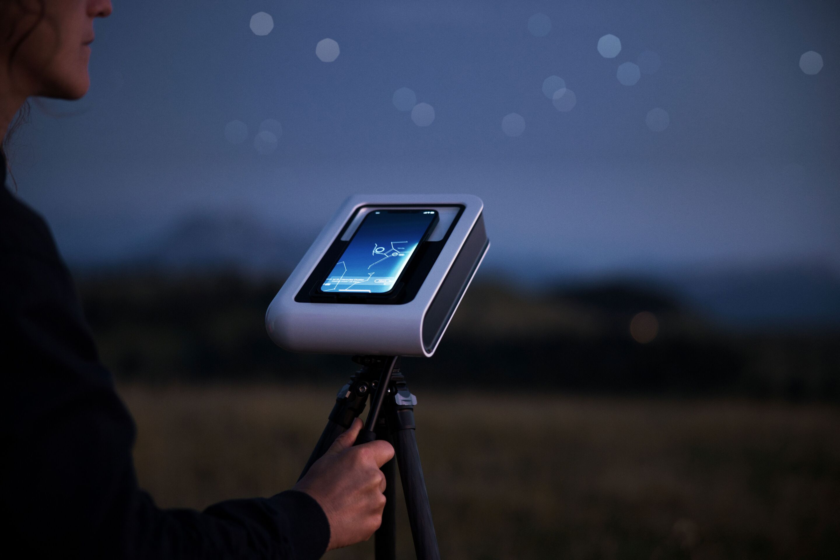 Hestia telescope uses a smartphone camera for stargazing on a budget