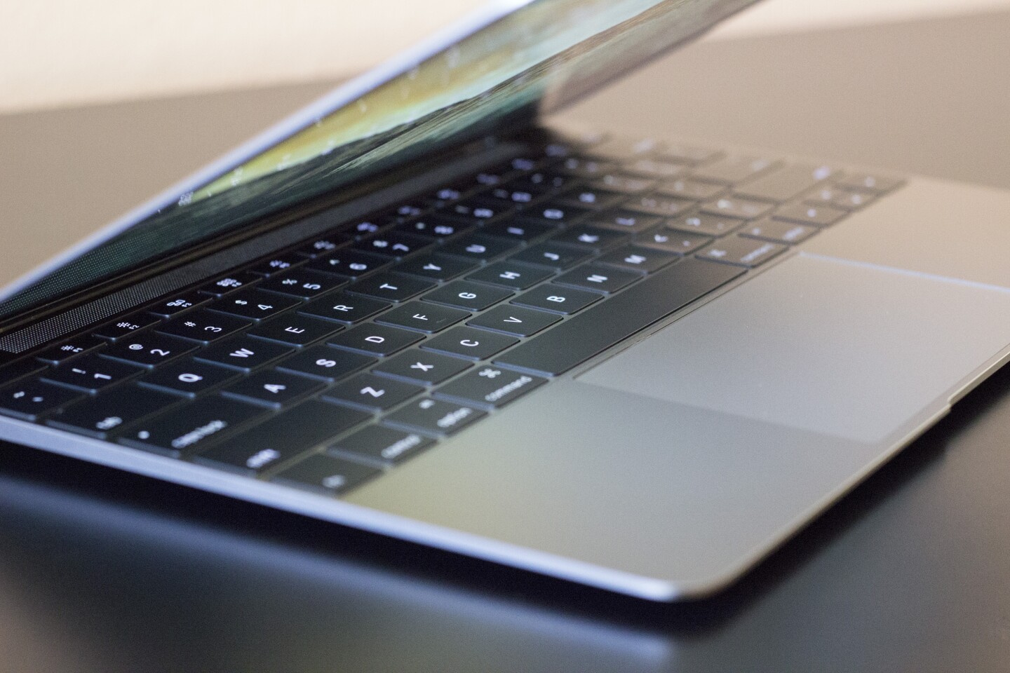 The MacBook's design is beautiful, and you can now buy it in three different colors (we're handling the space gray version) (Photo: Will Shanklin/Gizmag.com)