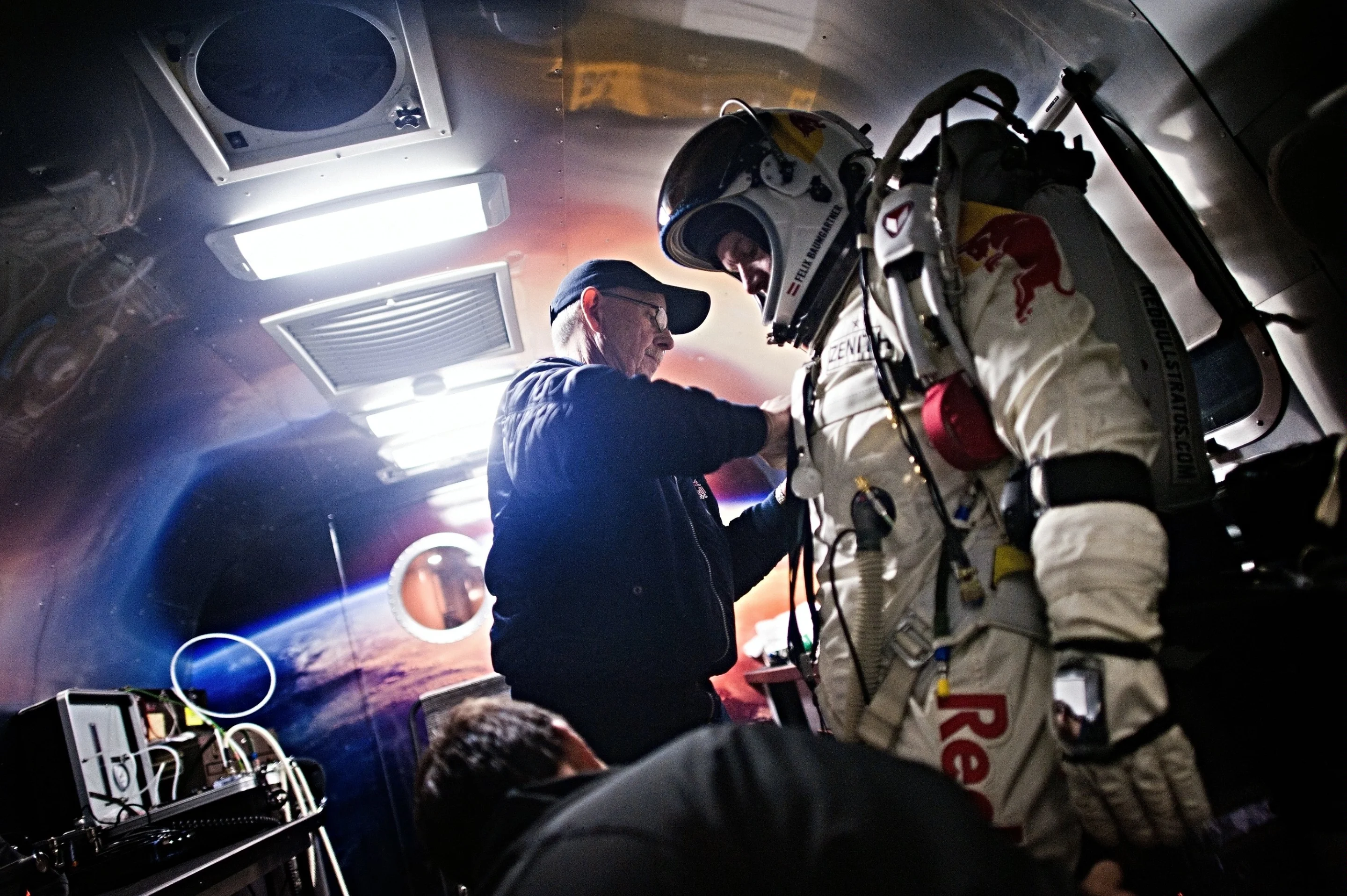 Felix Baumgartner prepares for the jump (Photo: Jörg Mitter/Red Bull)
