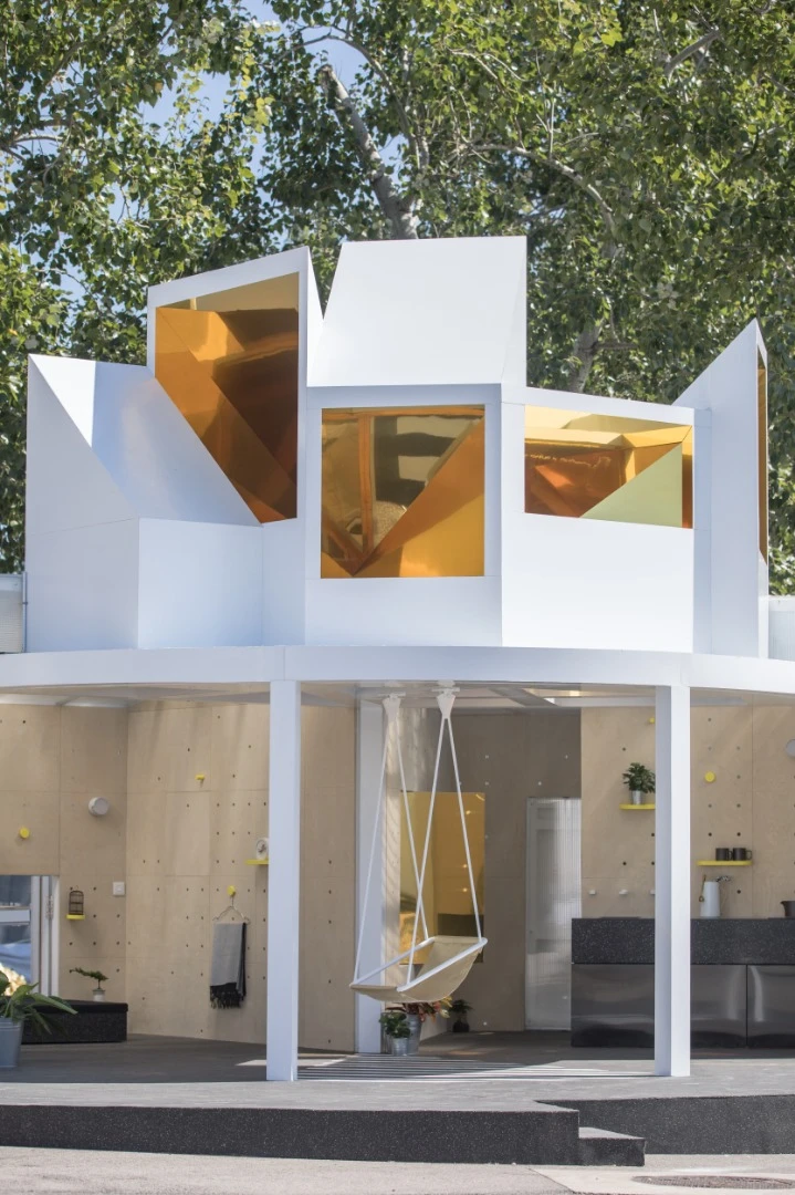 The Mini Living Urban Cabin Beijing has a surface area of 15 m sq (161 ft) and fits a living and sleeping sections on one side of the communal space, and a kitchen and bathroom on the other