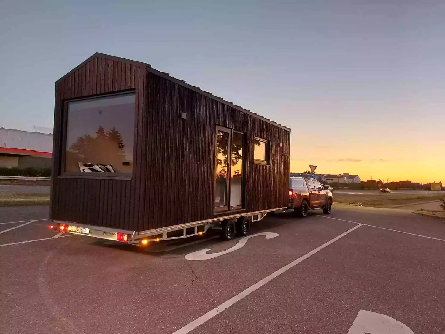 The BTH Single features generous glazing, including large double glass doors