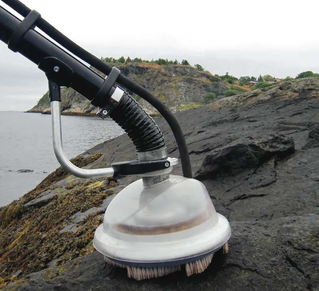 The MOSE (Mechanical Oil spill Sanitation Equipment) oil spill vacuum