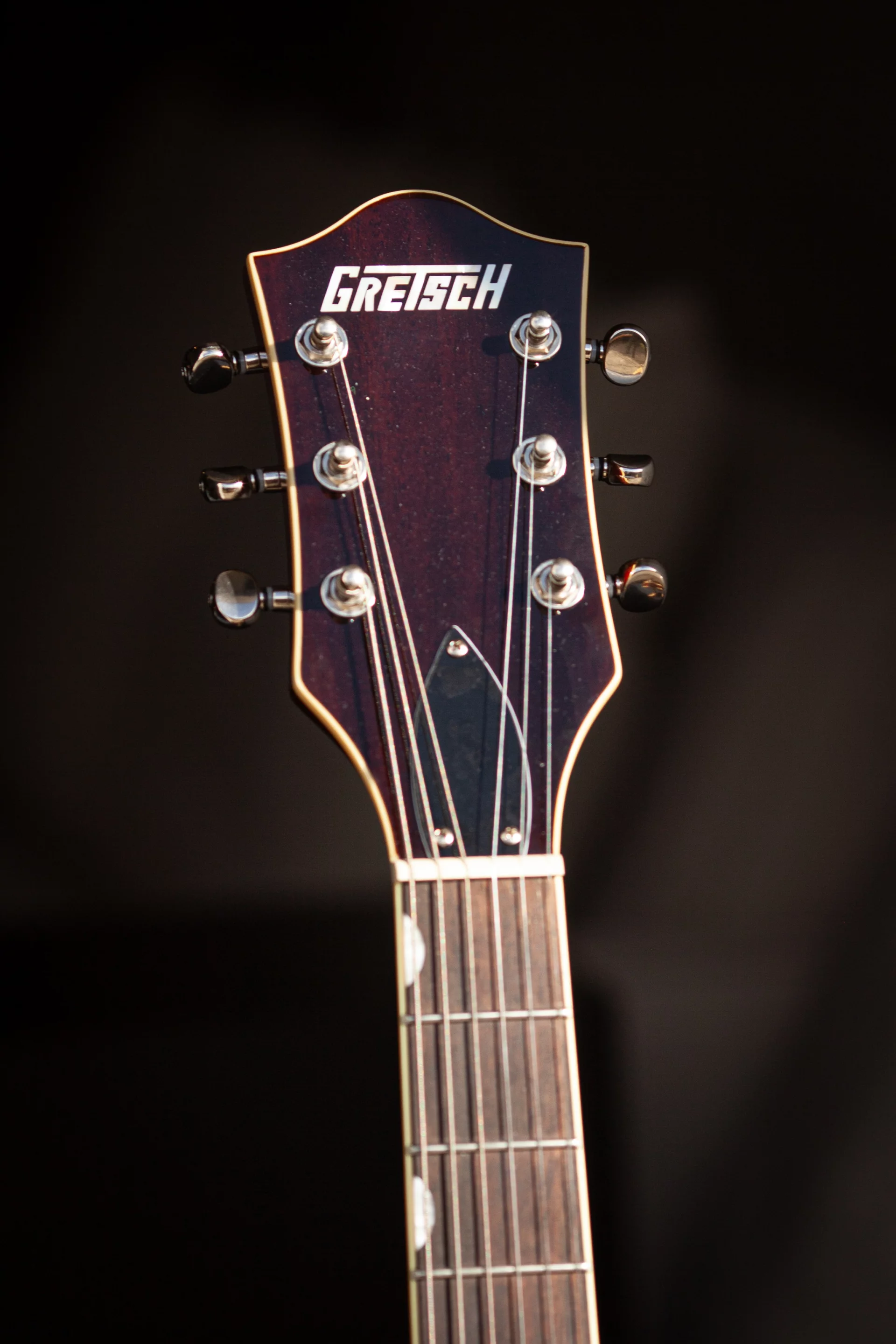 The tuners on the red Electromatic are quite stiff and much less pleasant to deal with