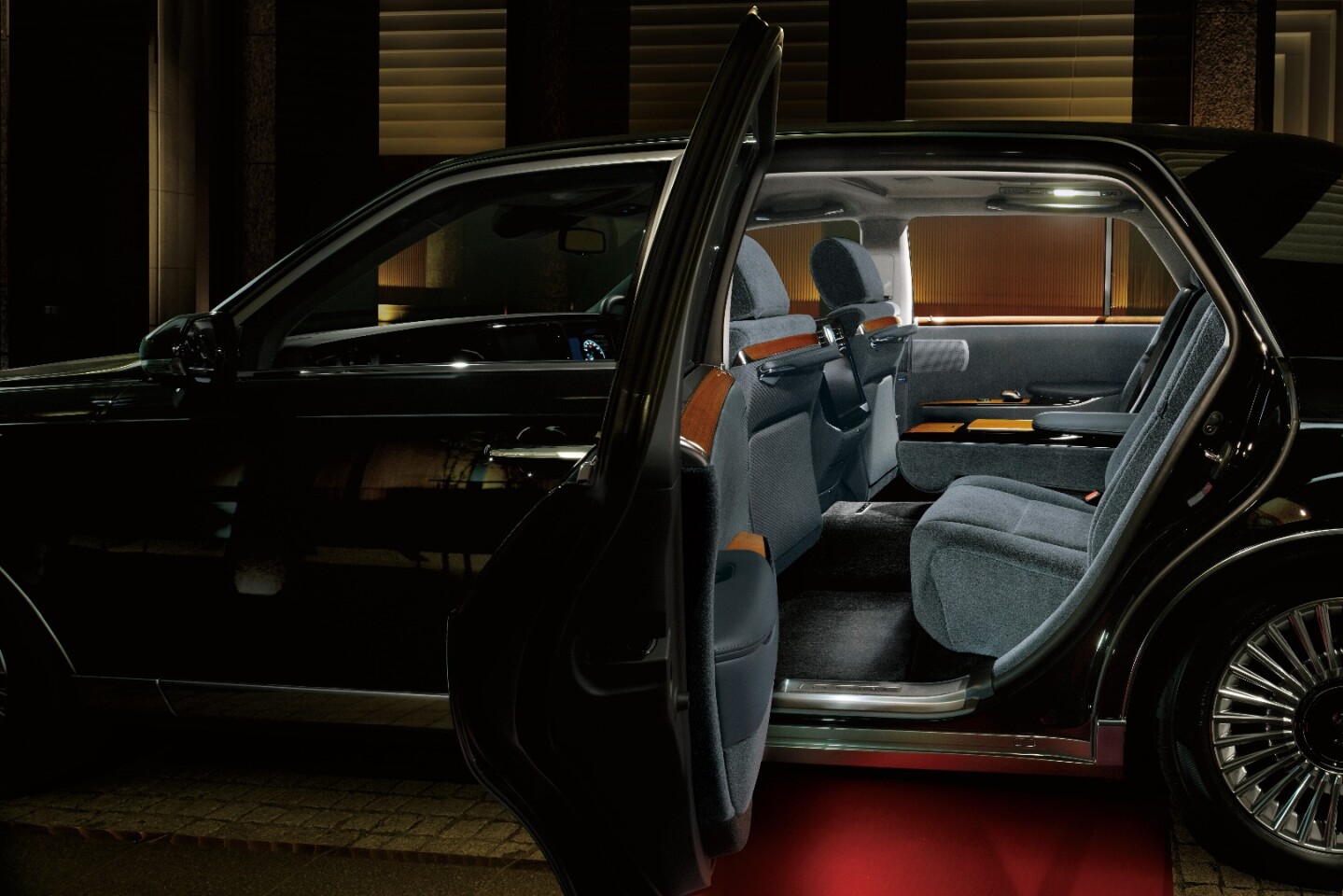 You can just imagine a chauffeur just out of the picture welcoming the VIP passenger