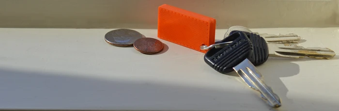 Users plug a USB lock into their computer, which then communicates with the fob using Bluetooth 4.0 within a range of 100 ft (30.5 m)
