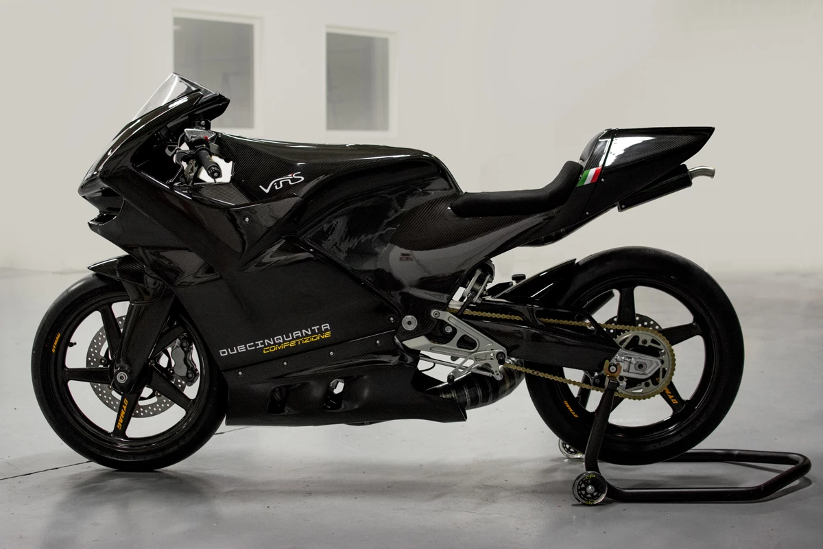 Vins Duecinquanta Competizione: side view