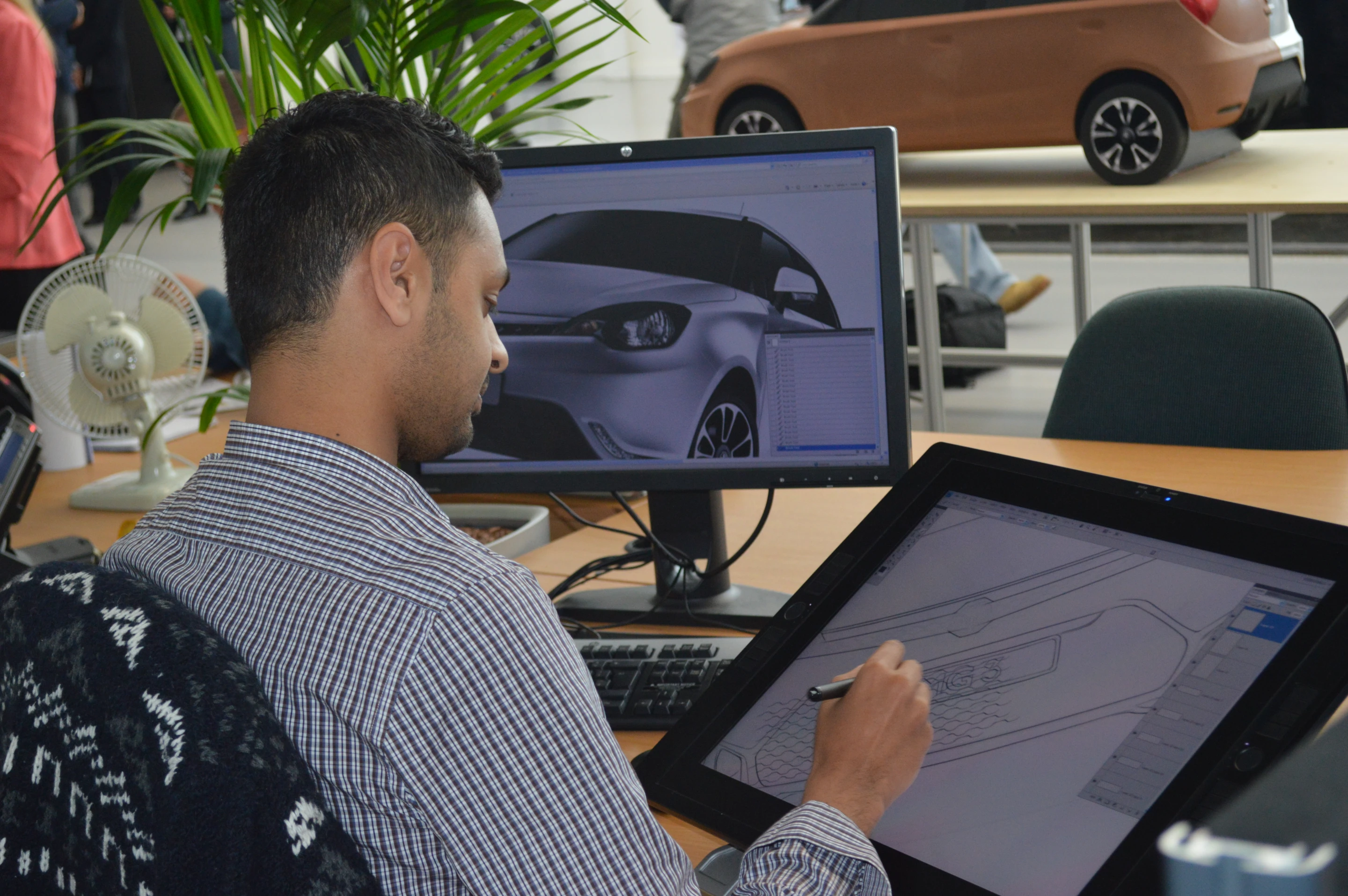 An MG designer demos some of the design software the company uses (Photo: Gizmag)