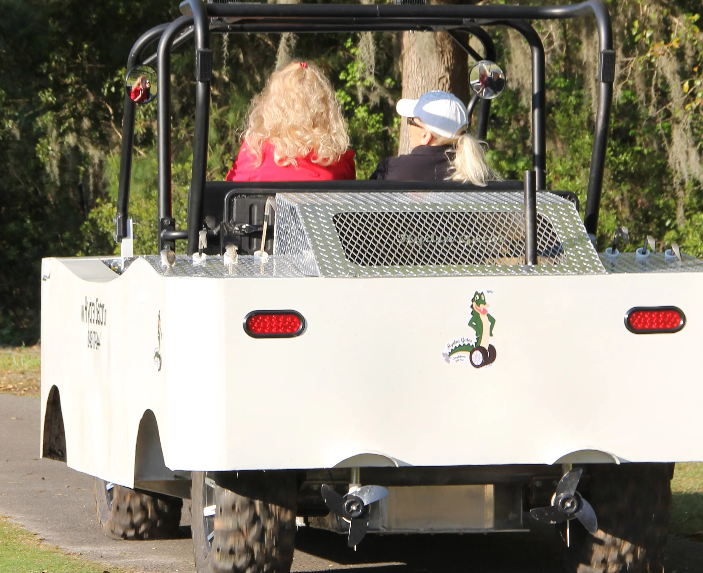 CAMI's new US$60,000 Hydra Gator is a diesel-electric hybrid amphibious vehicle