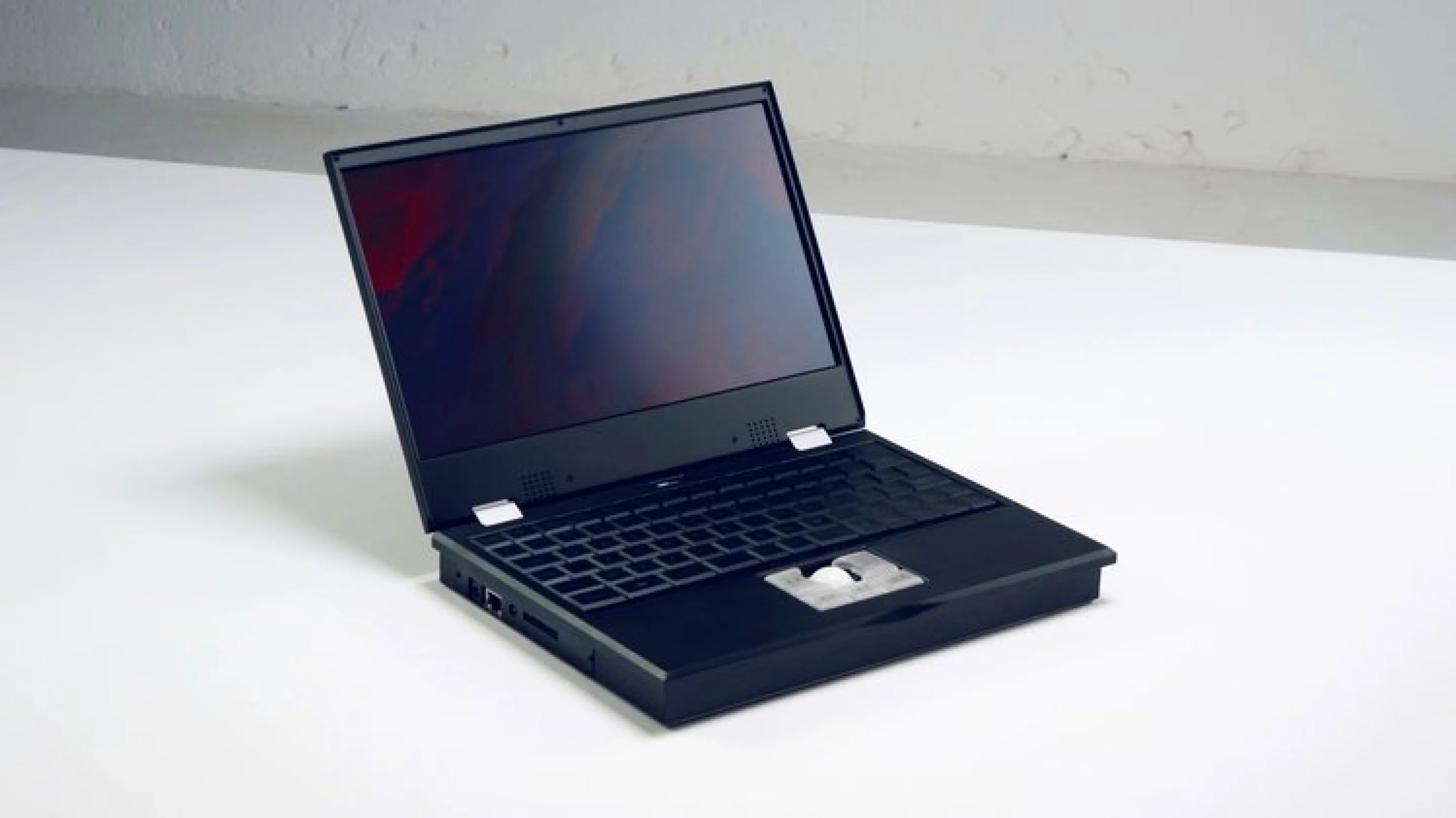 Modular Lapttop Modular laptop is designed to be hacked, tweaked and customized