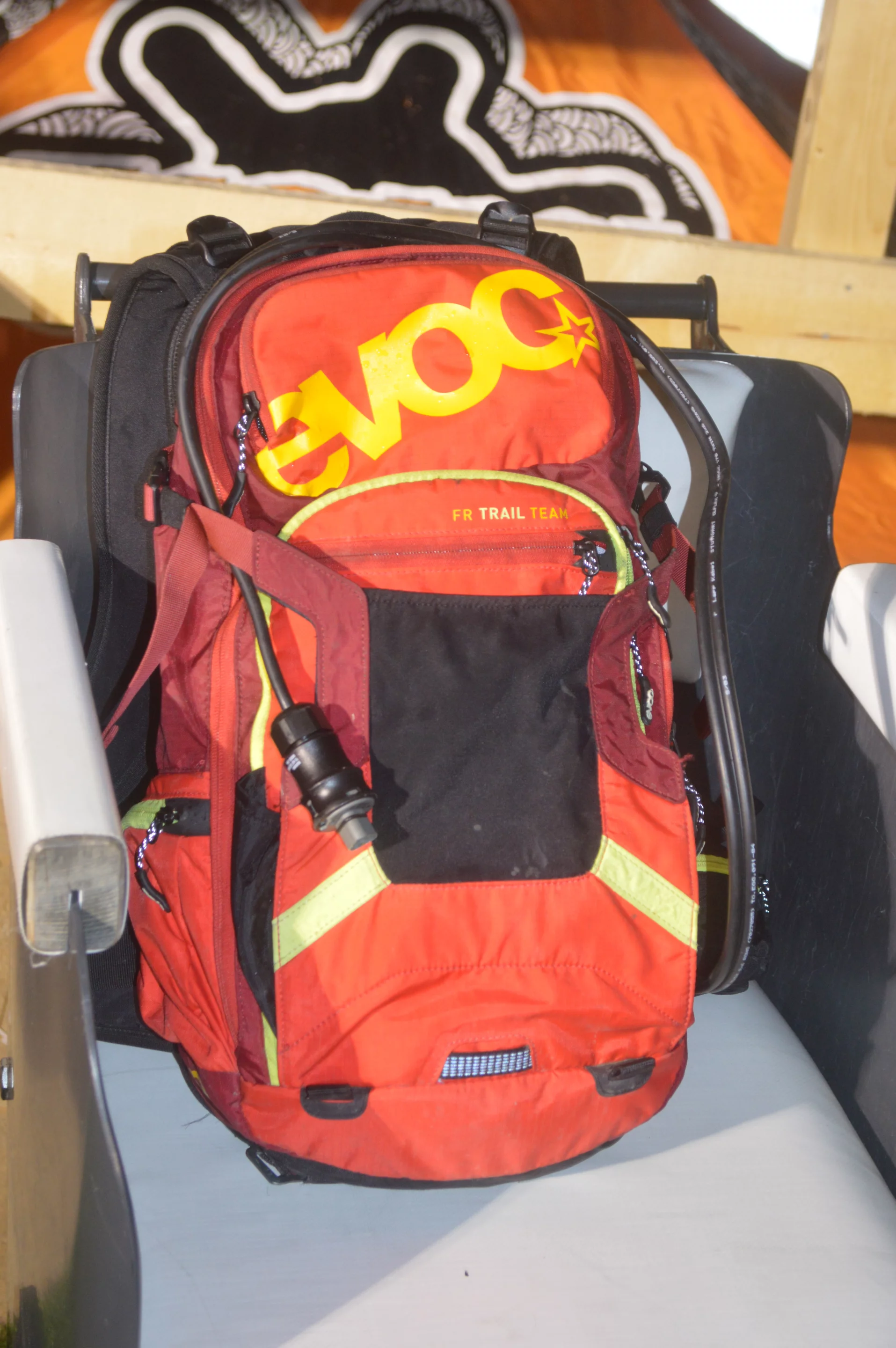 The power cable drops out of the pack and plugs into the motor cable on the bike