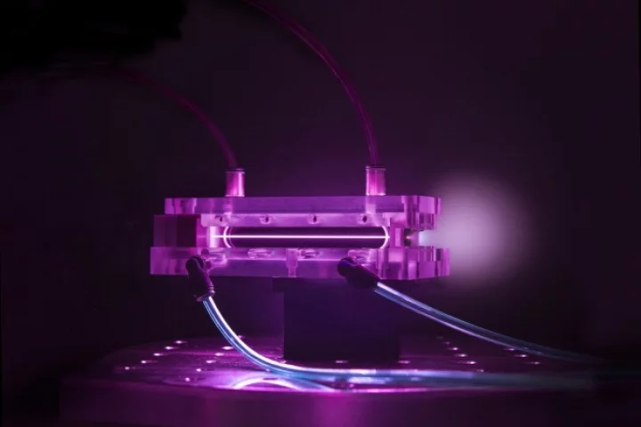 Researchers a Berkeley have claimed a world record energy level with their tabletop-size particle accelerator (Photo: Roy Kaltschmidt)