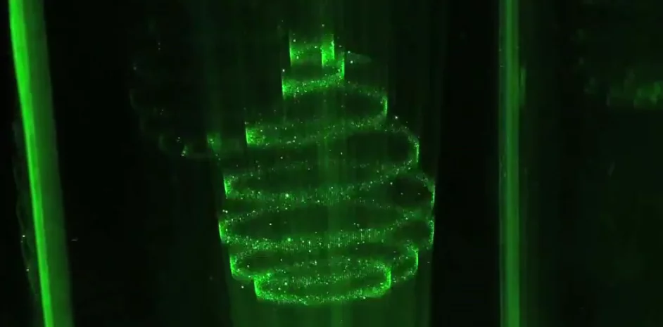 A True 3D spiral shape hovers in a water-filled tank(Image: DigInfo)