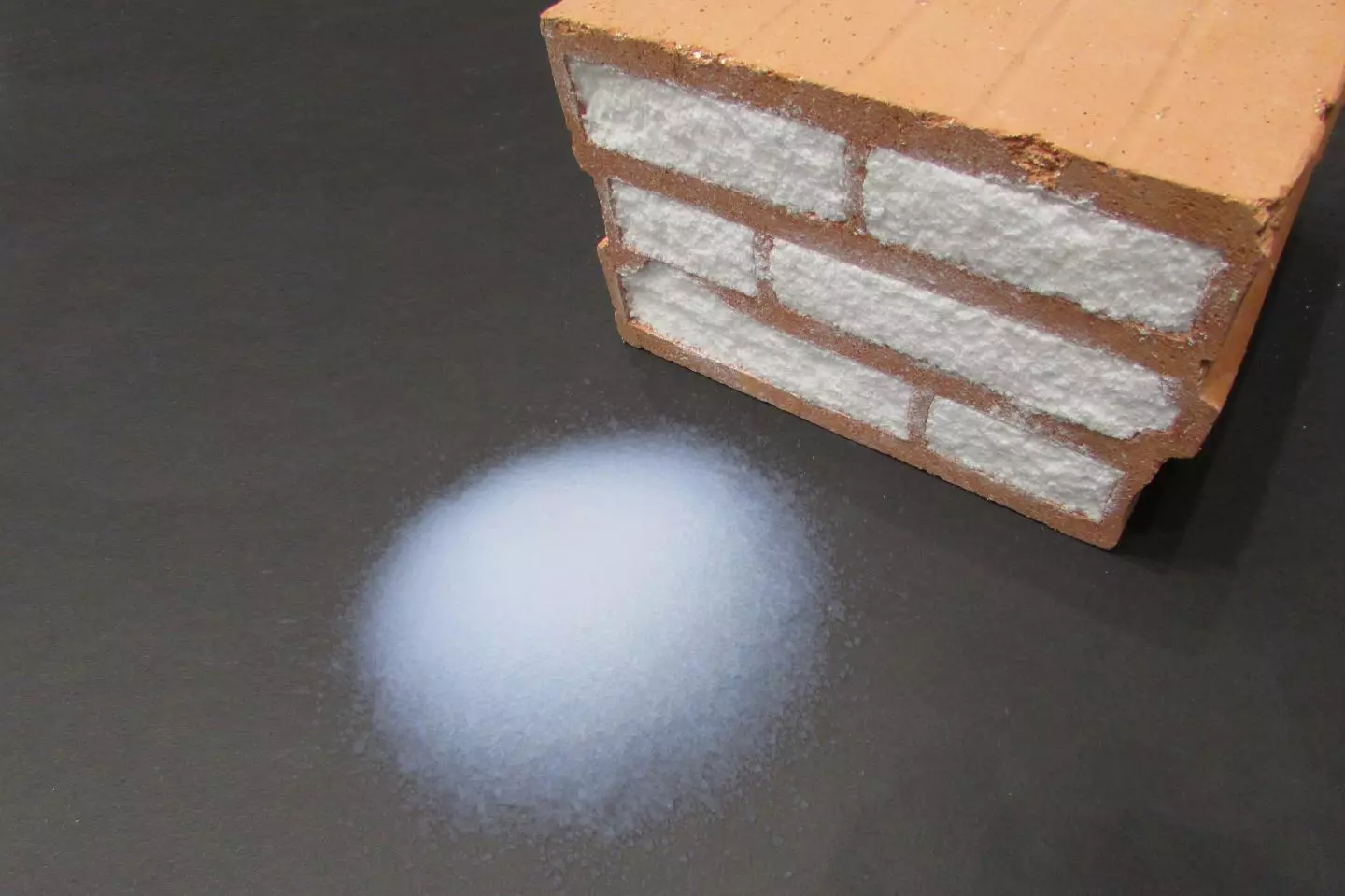 The aerobricks are simply ordinary hollow clay bricks, filled with an aerogel paste