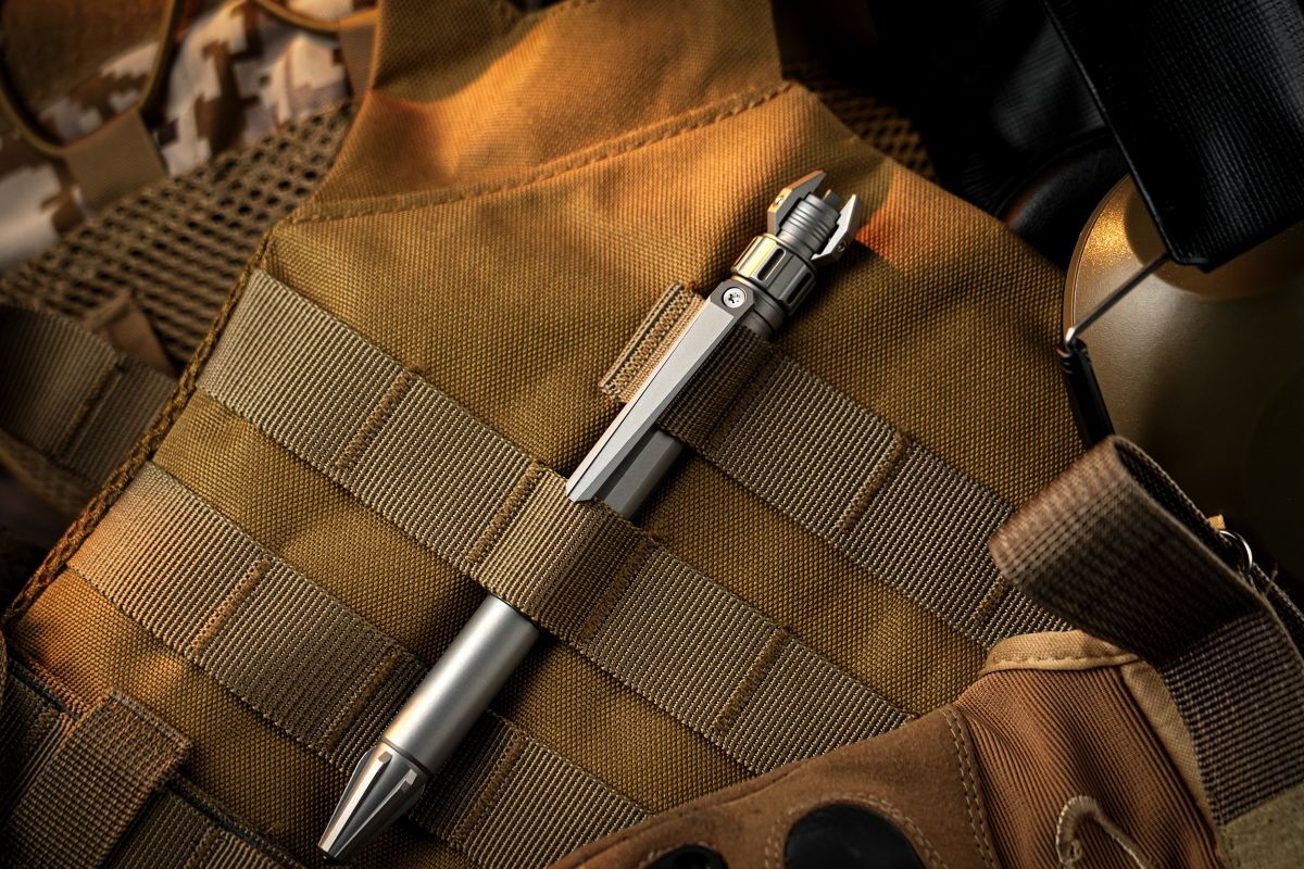 Discreet tactical pen packs 5 emergency tools for the outdoors