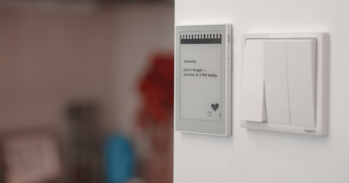 Sticky ePaper pad makes voice notes visible