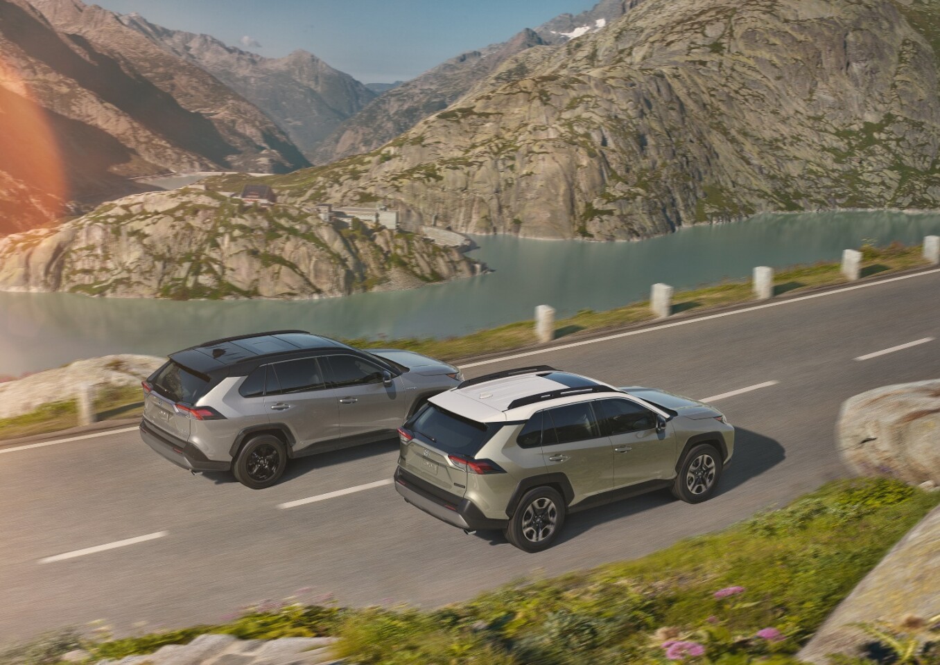 2019 Toyota RAV4 XSE Sport Hybrid models will have a two-tone paint option