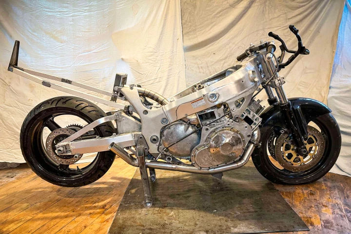 The structure of the 'TV27R' custom