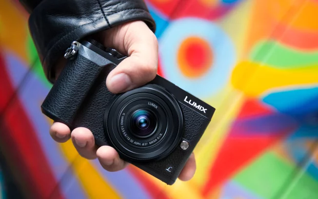 The Panasonic Lumix GX80 /GX85 is a little brother to the Panasonic GX8