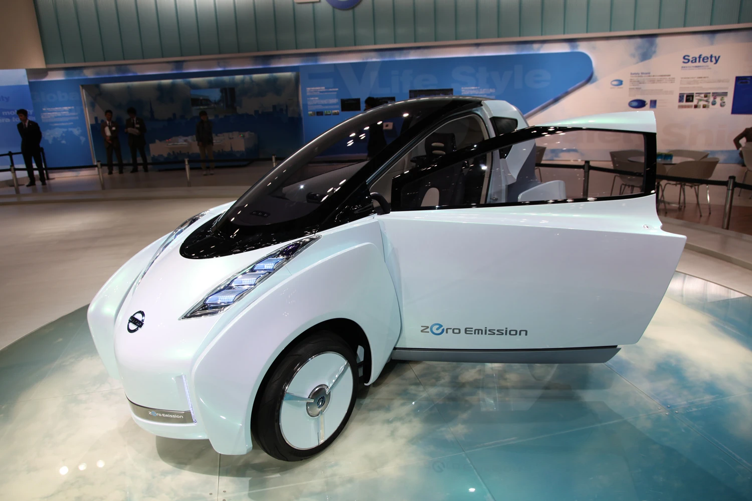 Nissan's LandGlider
