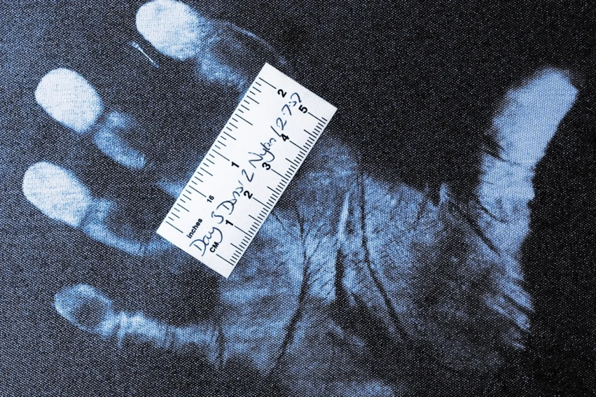 Forensic researchers have had early success refining a method normally used to recover fingerprints from plastic and glass, and applying it to clothing