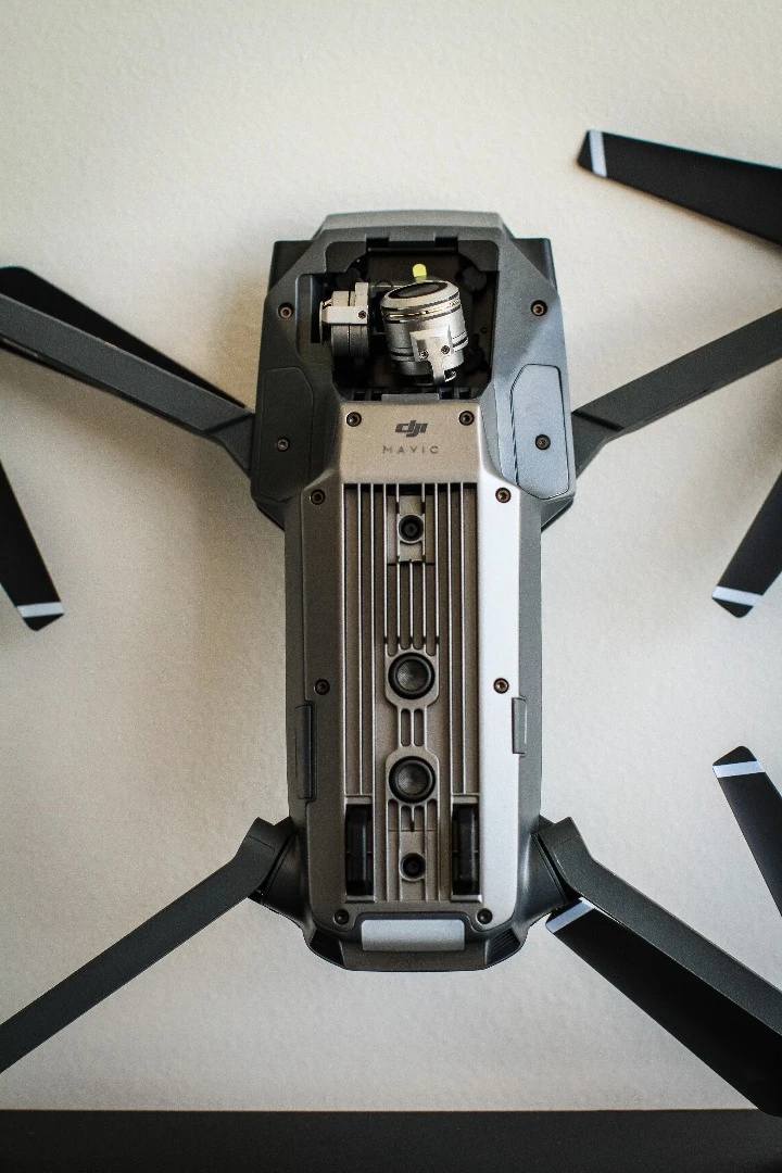 DJI Mavic Pro: all the positioning stability of the Vision Position System, with its ultrasound sensors and downward facing cameras
