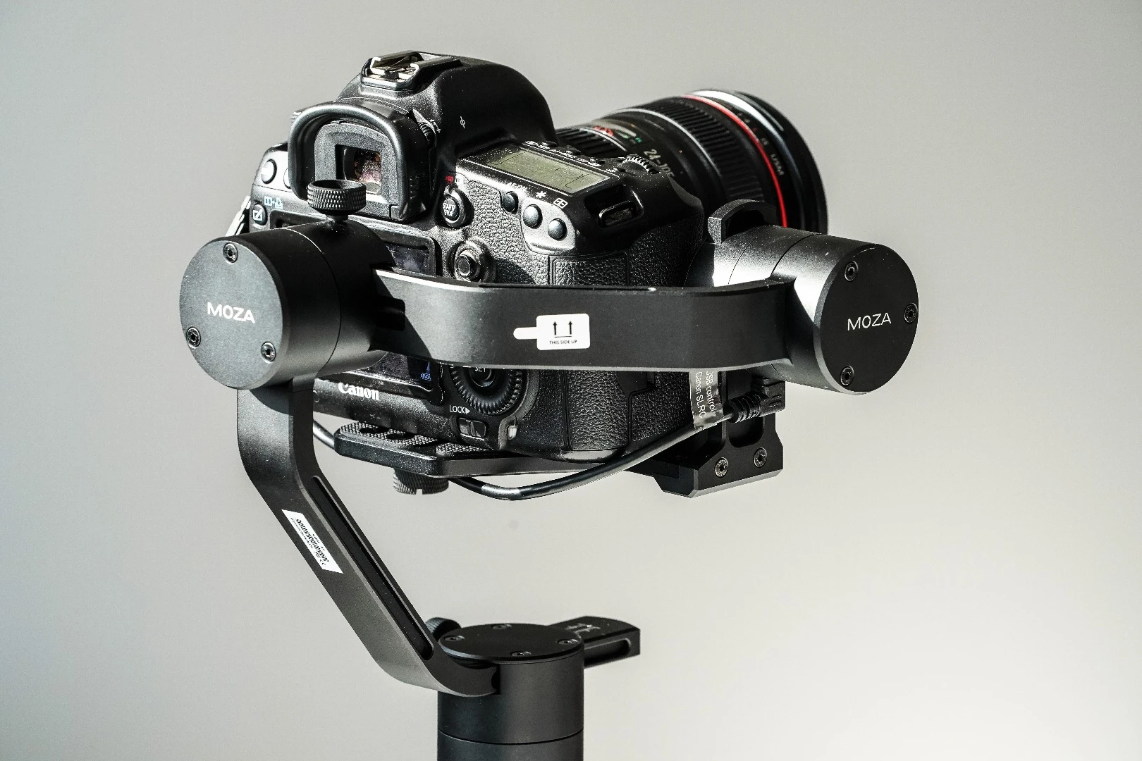 Moza Air: view of the camera's rear screen is obscured by the motors, particularly from the right hand side