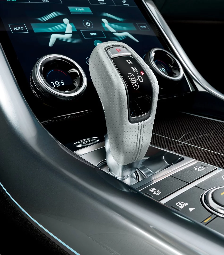 The gearstick in the SVR