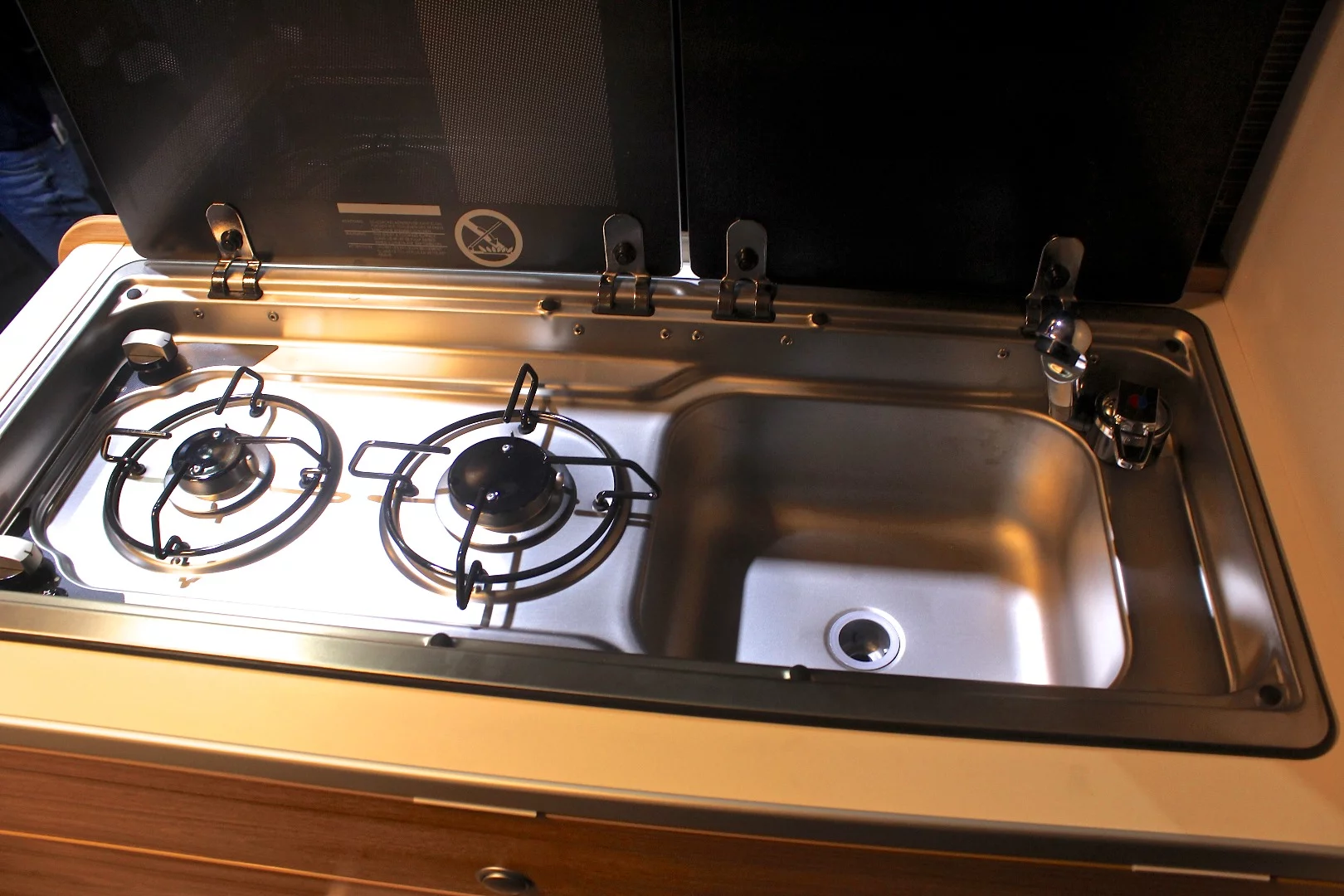 A look under the kitchen's lid