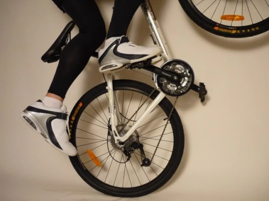 New image showing the pressure the Cranklock allows you to put on the rear tire at any angle