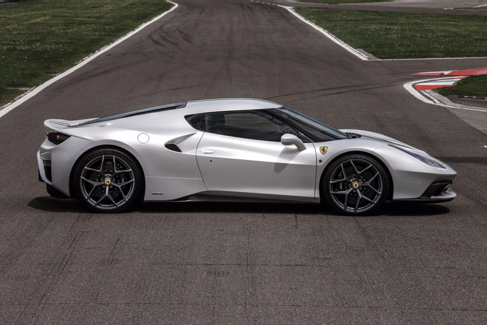 Ferrari says that the 458 MM Speciale has a revised rake at the rear and front bodywork that closely "hugs" the coolant radiators, which were mounted more steeply than in the original 458 Speciale