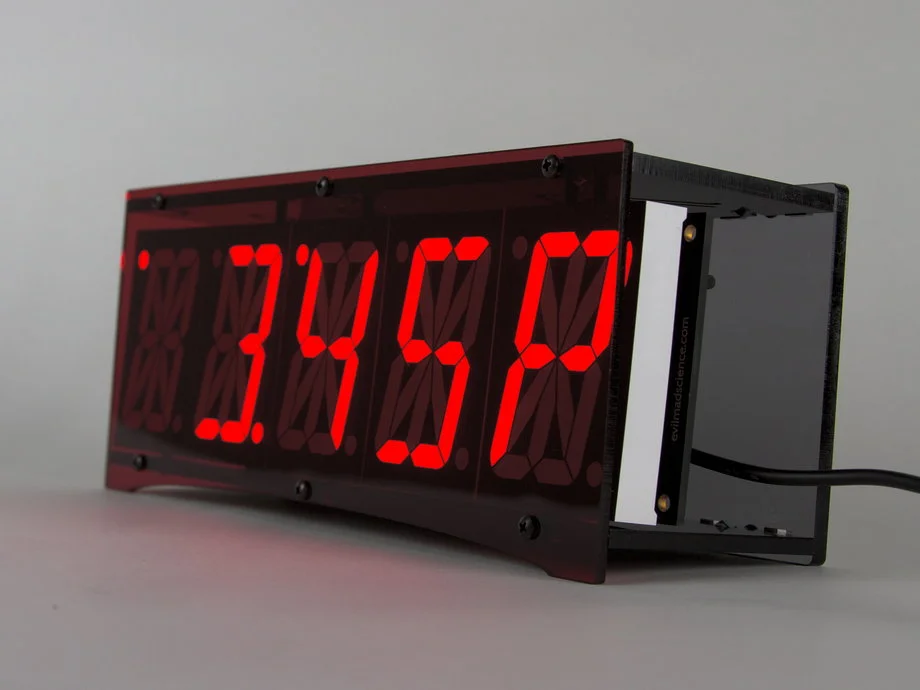 The Alpha Clock Five in 12-hour mode
