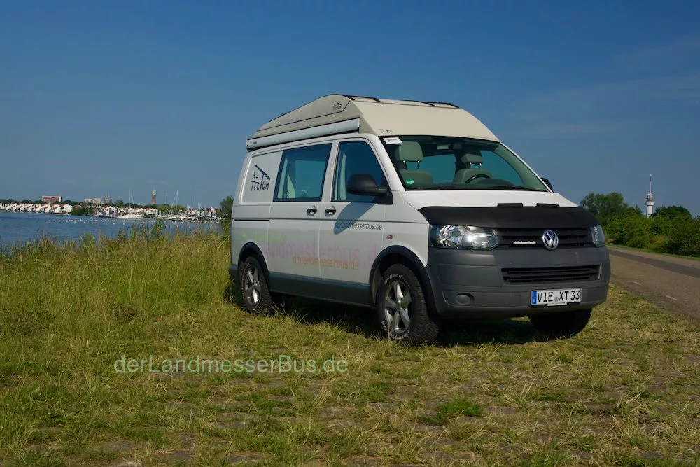 The Tectum42 roof from Landmesserbus was up the whole show, but here's a photo of it dropped down and ready to drive