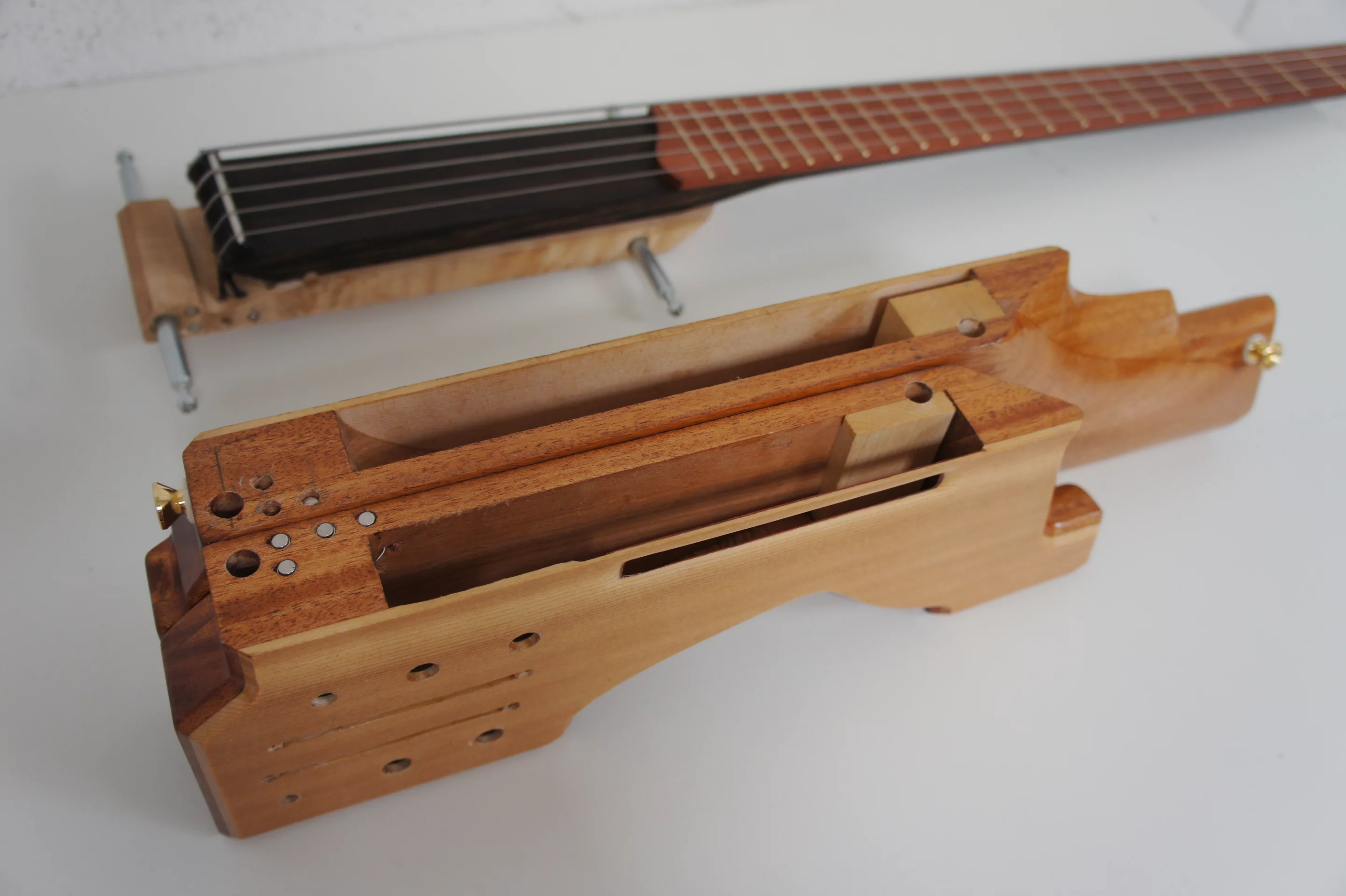 The second prototype makes use of a cam and key connection system typical of flatpack bed frames