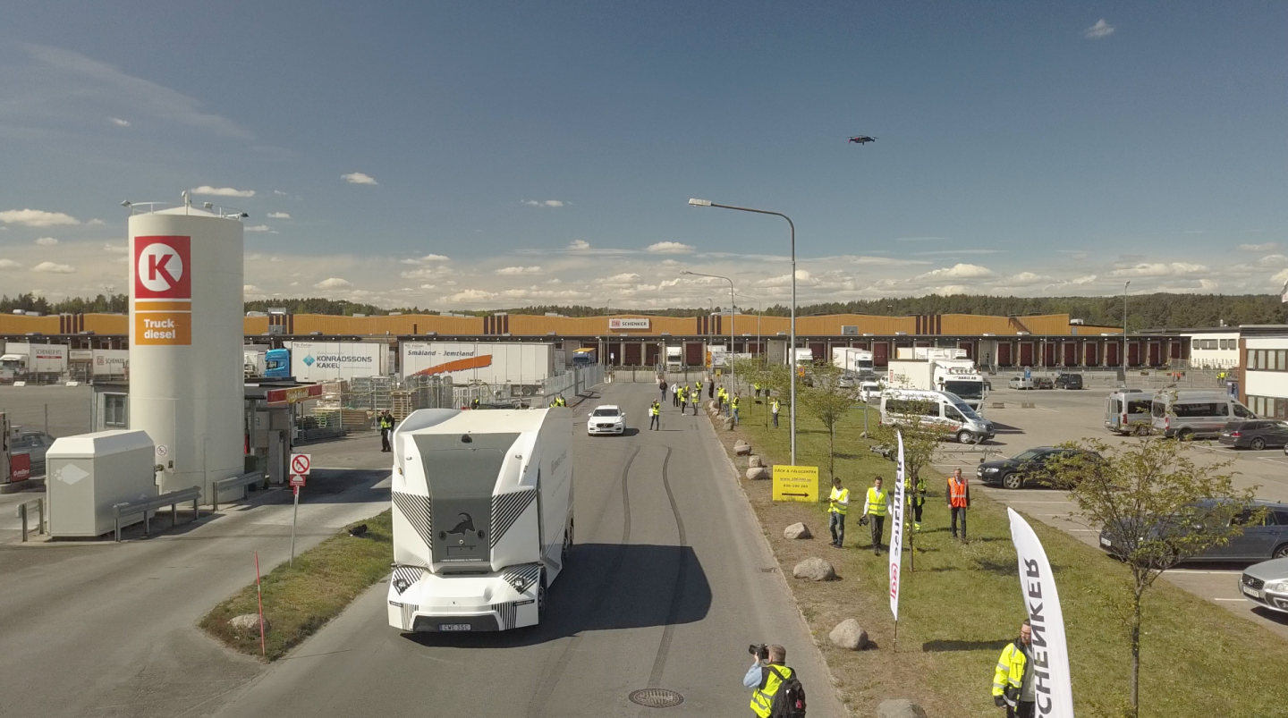 The public roads test for the T-pod took place on a short stretch between DB Schenker's warehouse and terminal in Sweden