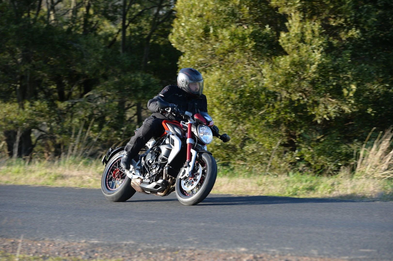 MV Agusta Dragster 800 RR: an aggressive machine in the corners