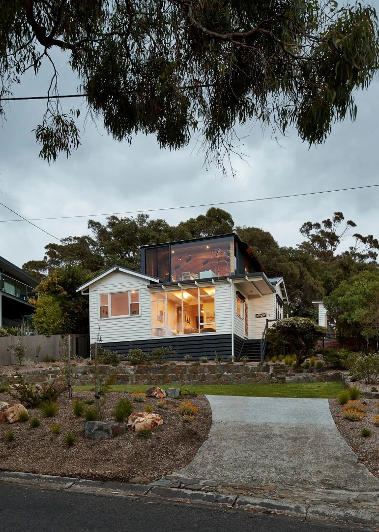 In a bid to maximize energy-efficiency, Austin Maynard Architects ensured the double-glazed glass faces north and all windows are double glazed