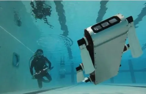 AQUA and a diver with the AQUATablet