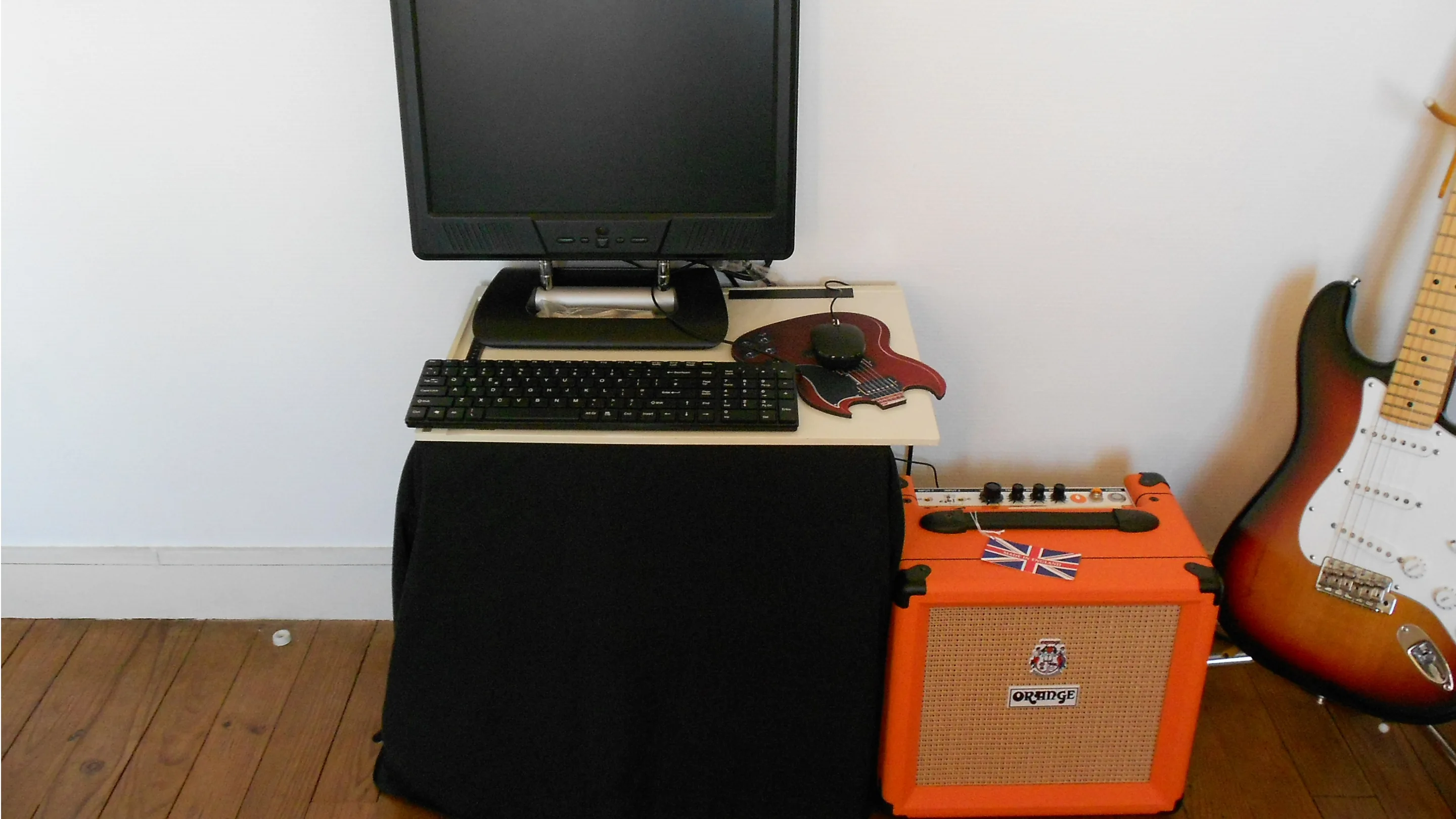 The OPC setup and ready for switch on - boot up is very quick and the unit is ready to play in only a little more time than a computer-free amp