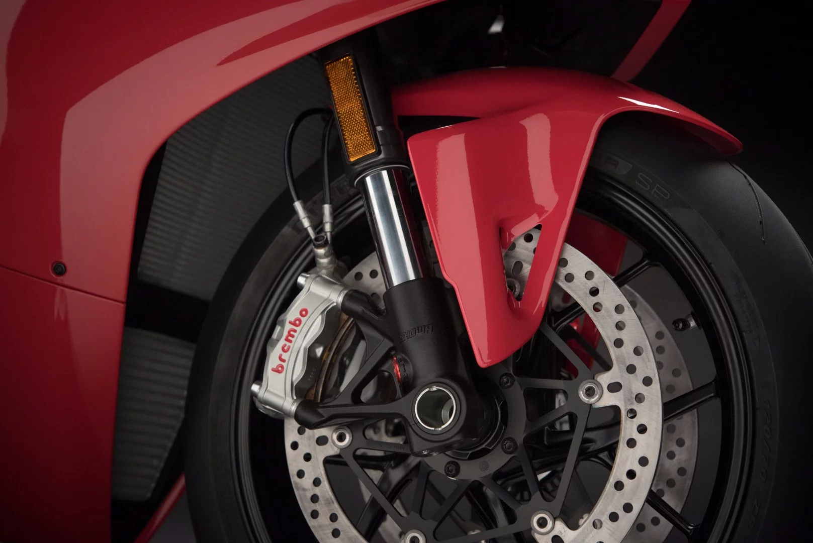 2018 Ducati Panigale V4: brakes are the new Brembo Stylema monoblocs – the latest evolution of the M50 calipers, some 70 grams lighter per side