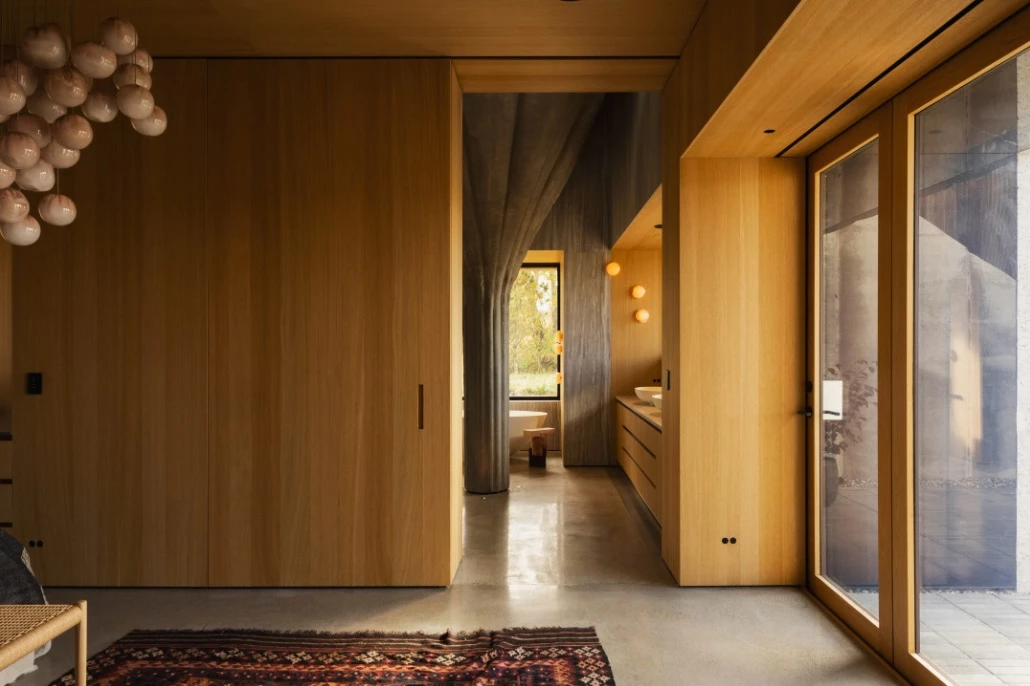 Cedar wood brings warmth to the bedrooms and bathroom zones