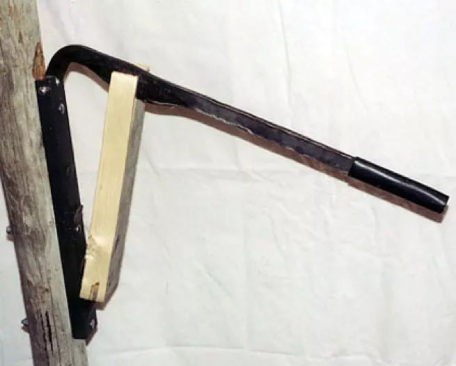 Mr. Quicksplit in wood-splitting action